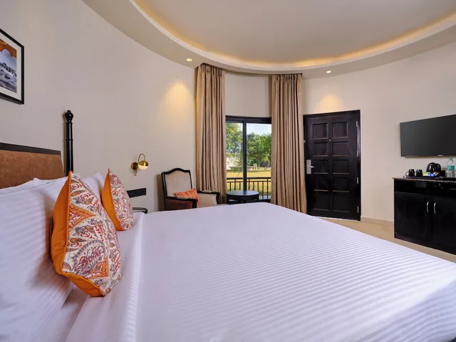غرفة سوبيريور بسرير كينج بإطلالة على الحديقة، Pride Amber Villas Resort 2/3