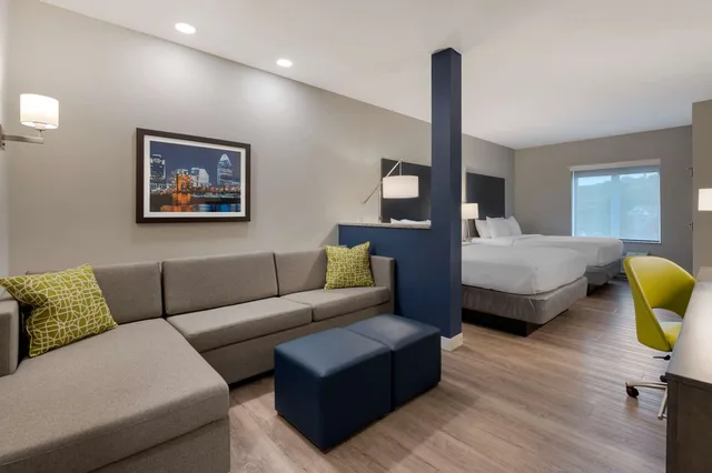 غرفة بسريرين كوين، Comfort Suites Cincinnati University - Downtown 3/3