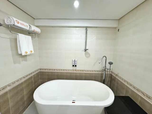 Yapak Suite، Golden Phoenix Hotel Boracay 1/2