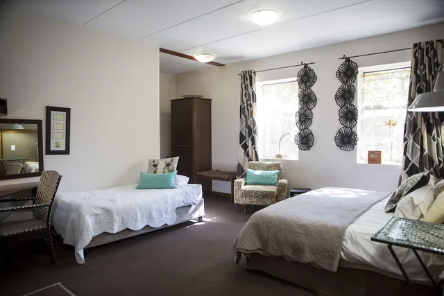 غرفة ديلوكس ثلاثية بسرير كينج وسرير فردي، Ons Dorpshuis Guest House 3/5