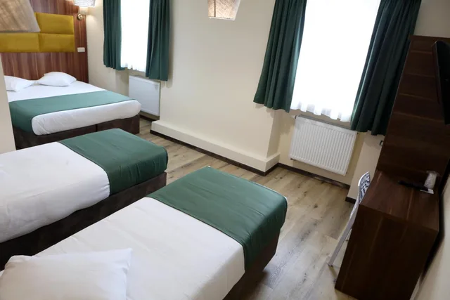 غرفة كومفورت رباعية بسرير فردي، Sun Hotel 3/10