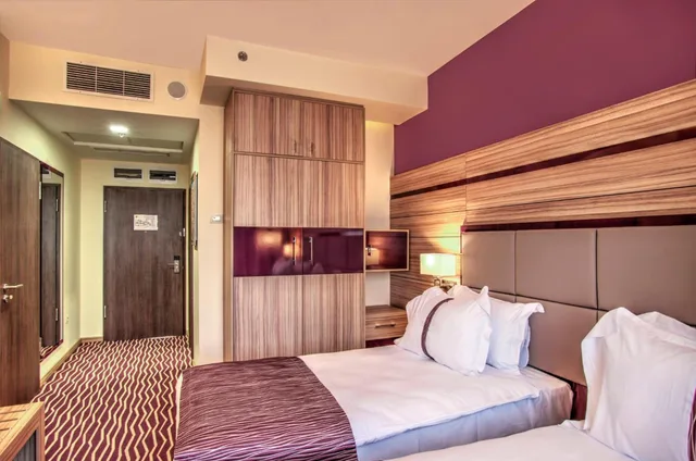 غرفة بسرير مزدوج أو سريرين منفصلين، Holiday Inn Plovdiv 3/10