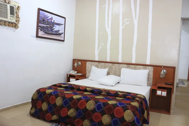 غرفة تنفيذية بسرير كوين، Naturemark Gallery And Guest House 1/4