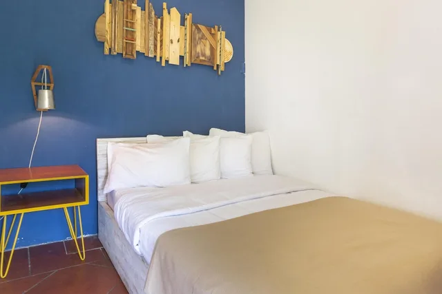 Private, Compact, Double Bed, Shared Bathroom، Socialtel Antigua Guatemala 4/7
