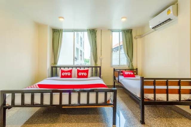 Room, Triple, OYO 928 Leaf Hostel 3/5