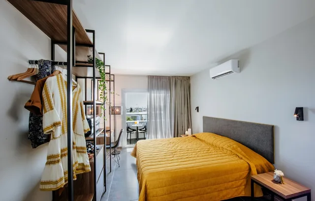غرفة سوبيريور بسرير كينج بشرفة، Cosmo Napa Hotel 2/4