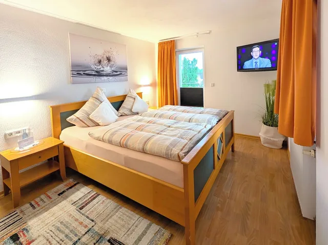 غرفة قياسية بسريرين منفصلين بشرفة، HOTEL MAURER 1/5