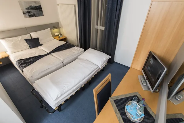 Room, Double Bed, Sofa, Hotel Blue Garni 2/4