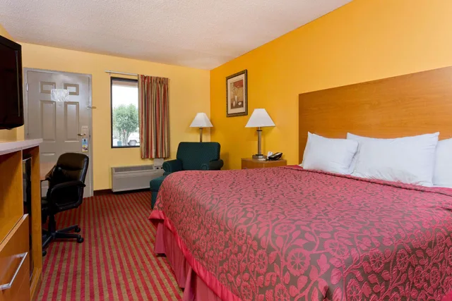 غرفة بسرير كينج للمدخنين، Days Inn By Wyndham Franklin Ex Days Inn Franklin Ky 1/1