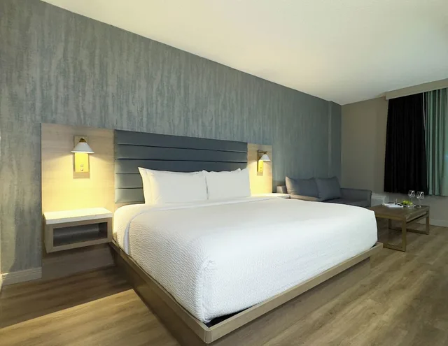 غرفة بسرير كينج، Radisson Hotel Montreal Airport 1/10