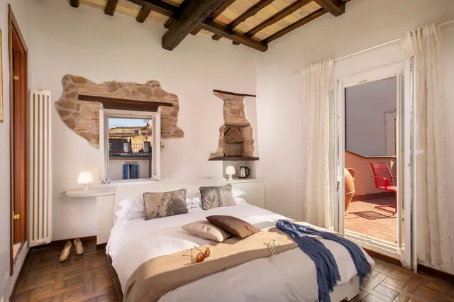 غرفة رومانسية بسرير كينج بشرفة، The Right Place 4U Roma Navona Terrace Luxury Rooms 1/2
