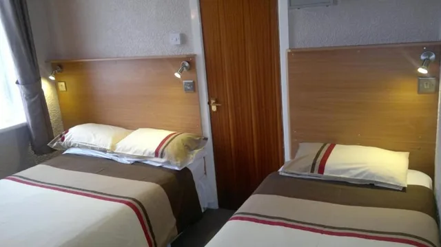Standard, Triple, Multiple Beds، The Hawkes Hotel 1/5