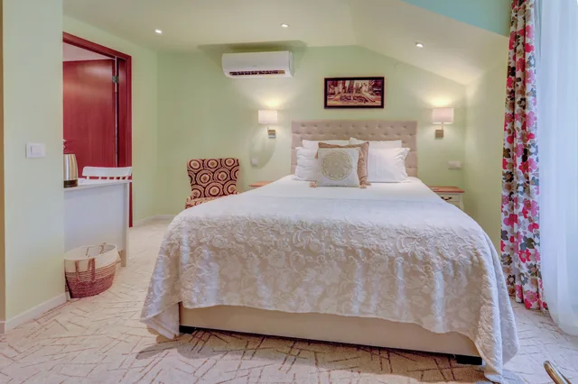غرفة قياسية بسرير كوين بحمام خاص، City Boutique Inn 4/7