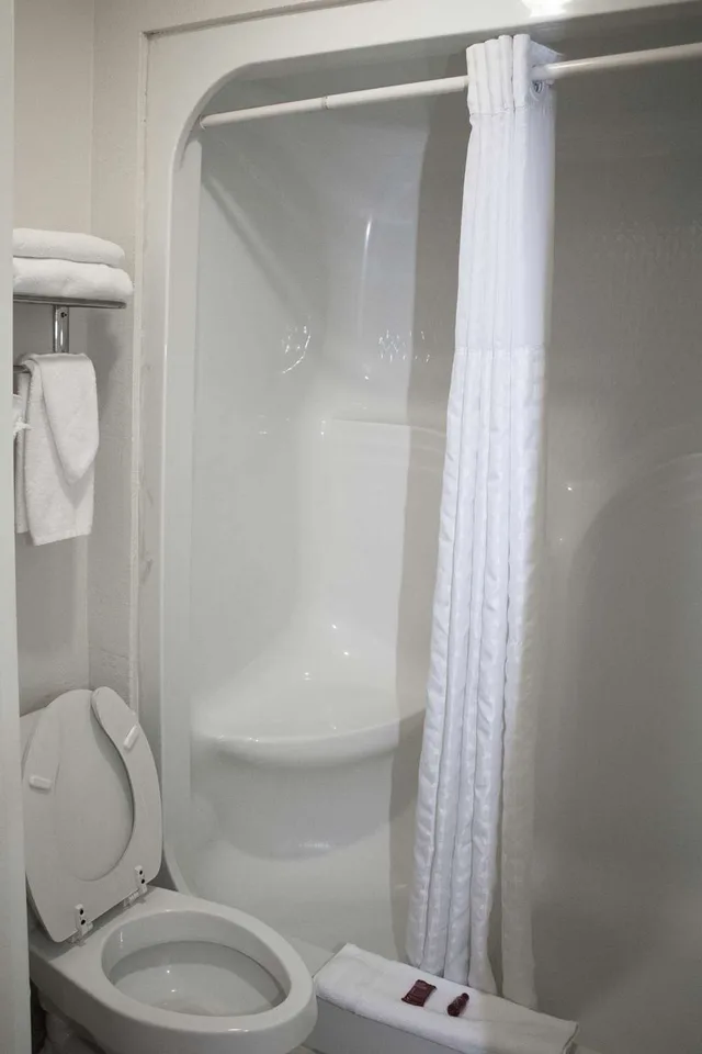 جناح بسرير كينج مع أريكة، SureStay Hotel by Best Western North Myrtle Beach 2/2