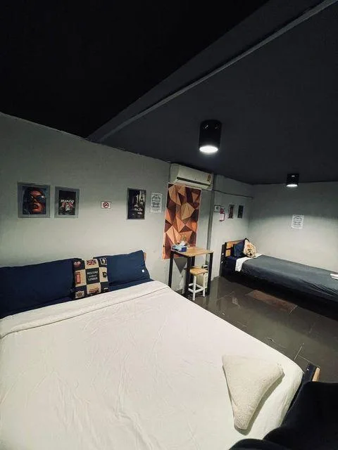 غرفة ثلاثية بسرير كوين وسرير فردي، La Belle Nuit House 1/2