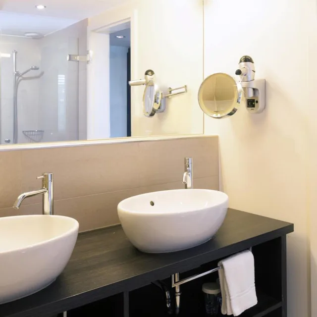 جناح جونيور بسرير كوين بمنطقة جلوس، Crowne Plaza Zurich 9/10