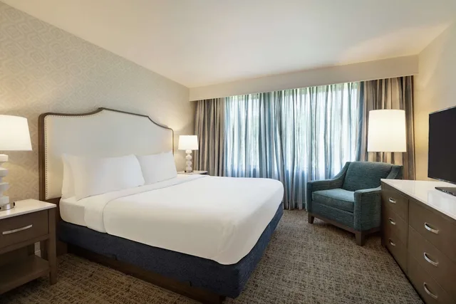 جناح بسرير كينج، Embassy Suites Philadelphia Valley Forge 1/5
