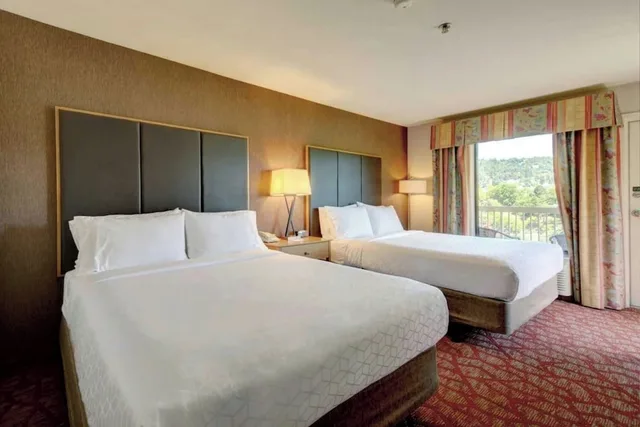 غرفة بسريرين كوين بإطلالة، Holiday Inn Express Roseburg 1/1
