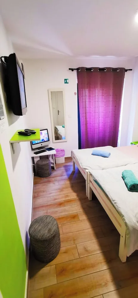 شقة بأربعة أسرّة بغرفتي نوم بحمام خاص، Croparadise Hostel 1/5