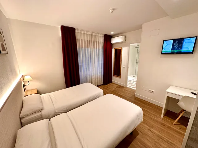 غرفة قياسية بسريرين منفصلين، Far Home Hostel 2/10