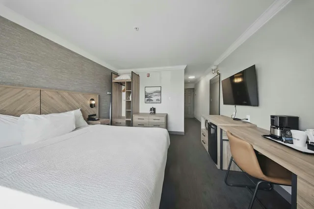 غرفة قياسية بسرير كوين، Sandman Hotel Red Deer 2/5