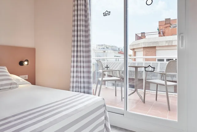 غرفة قياسية بسرير مزدوج بشرفة، Tent Lloret de Mar 2/4