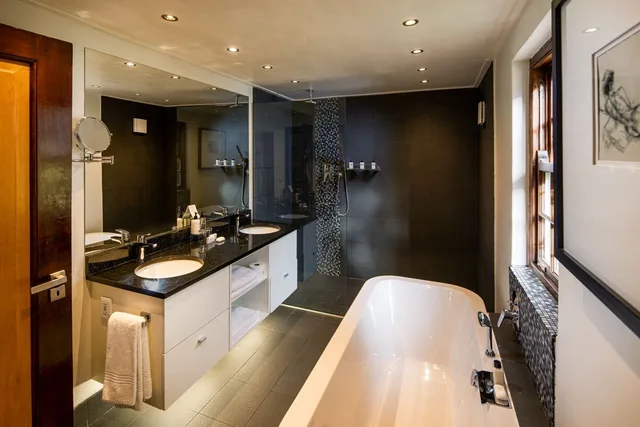 جناح بسرير كينج بشرفة، Grande Roche Hotel 10/10
