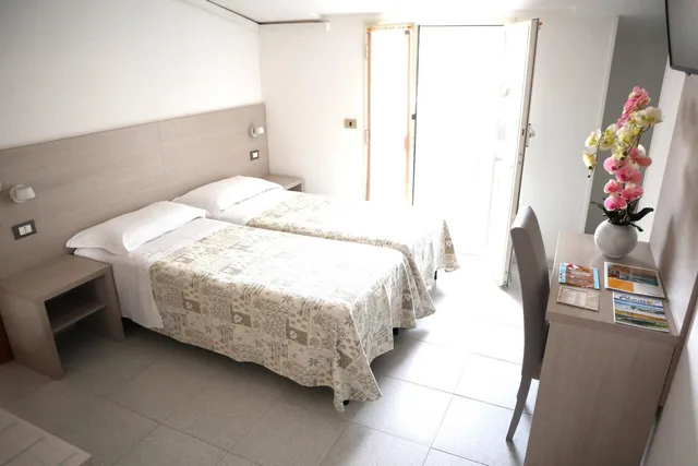 غرفة عائلية بحمام خاص، Hotel Astor 2/6