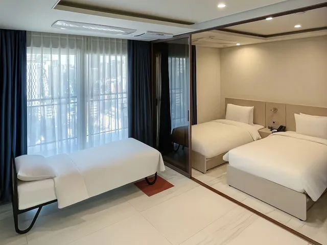 جناح بريميير ثلاثي بثلاثة أسرّة، Hotel The Botanik Sewoon Myeongdong 1/6