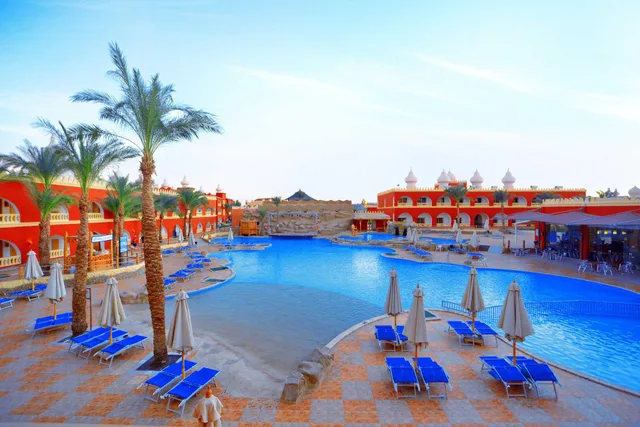 غرفة ديلوكس عائلية بسرير بطابقين، Pickalbatros Alf Leila Wa Leila Resort - Neverland Hurghada 2/2