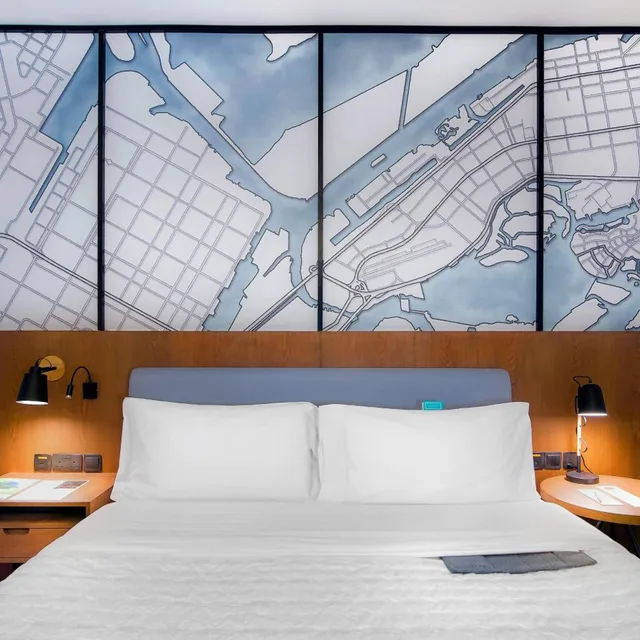 Club, King Bed, Resort View, Club Lounge Access، Le Meridien Abu Dhabi 3/5