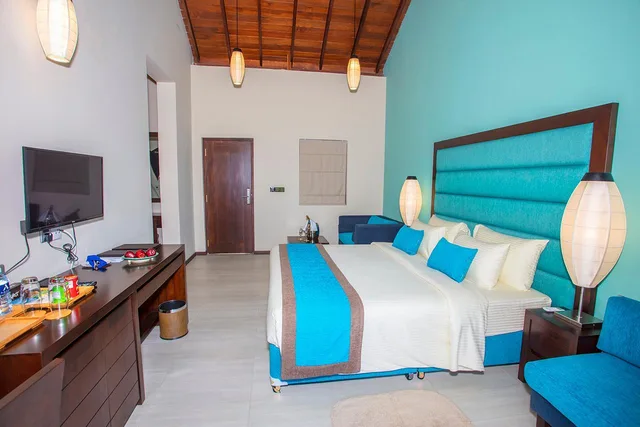 Room, 1 Double and 1 Single Bed, Lagoon View, Amora Lagoon 2/2