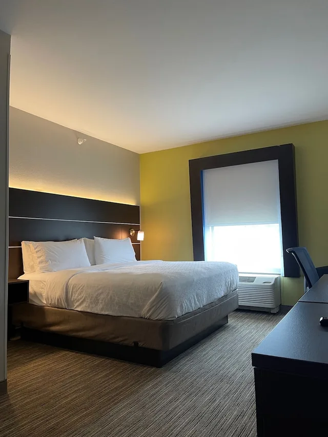 جناح بسرير كينج بمنطقة جلوس، Holiday Inn Express and Suites - Junction City, Kansas 3/4