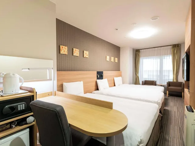 غرفة قياسية بسريرين منفصلين مع سرير إضافي، Comfort Hotel Osaka Shinsaibashi 6/8
