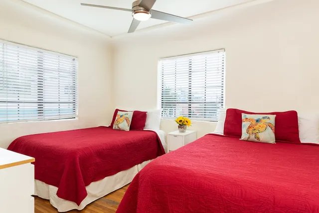 Plus, Single, 1 Queen and 1 Single Bed، The Sea View Inn At The Beach 1/4
