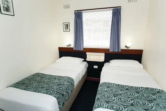 شقة بسرير كوين وسريرين منفصلين بغرفتي نوم، DOLPHIN LODGE 6/10
