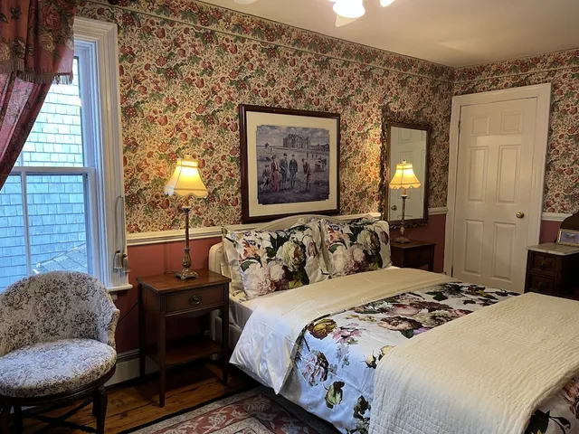 Hideaway, Superior, Queen Bed, Jetted Tub، Surfside Inn 3/5