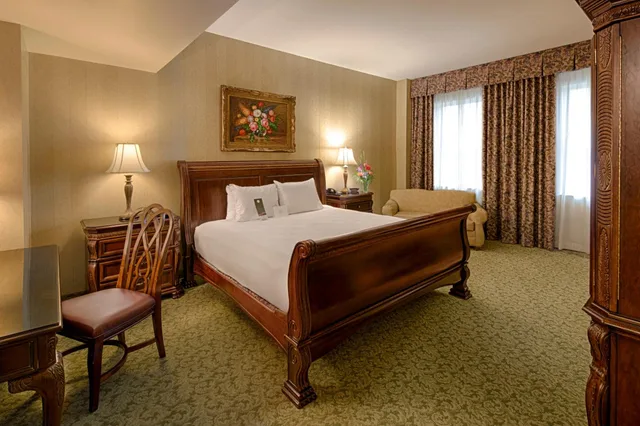 غرفة بسرير كينج، Carnegie Hotel Spa 2/2