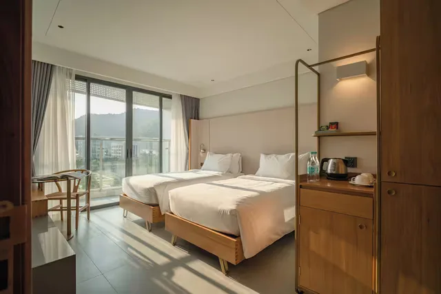 غرفة ديلوكس بسريرين منفصلين بإطلالة على المدينة، A'dor Hotel & Spa Quy Nhon 1/3