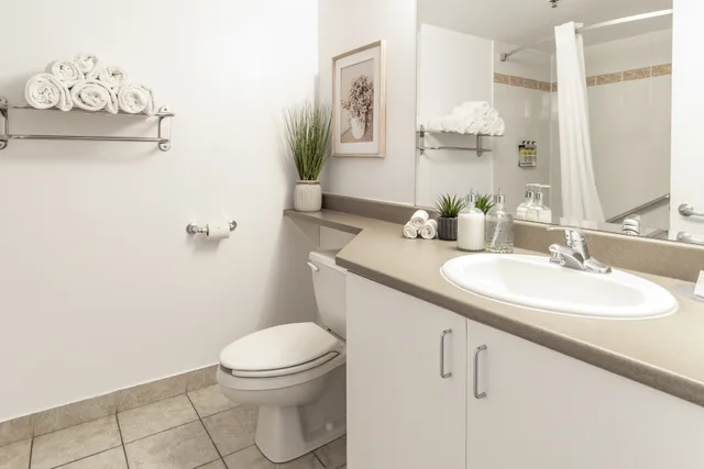 استوديو بسرير كوين، Hotel Saint Laurent Montreal 5/7