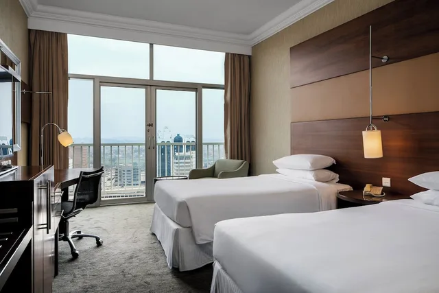 غرفة ديلوكس بسريرين منفصلين بشرفة، Sheraton Kampala 7/10