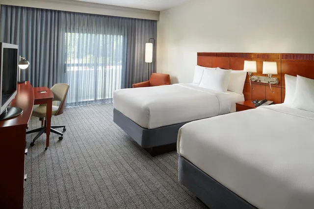 غرفة بسريرين مزدوجين لذوي الإعاقة، Courtyard By Marriott Atlanta Executive Park Emory 1/3