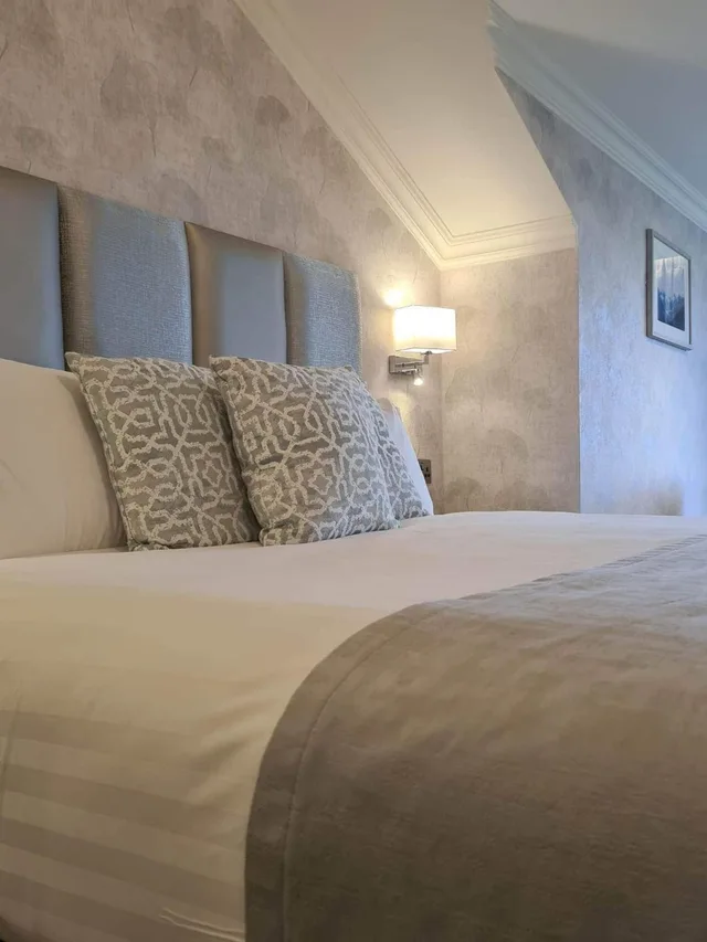 Room, Queen Bed, MILL PARK HOTEL 2/3