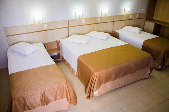 غرفة رباعية بسرير مزدوج وسريرين منفصلين، Baviera Iguassu 5/10