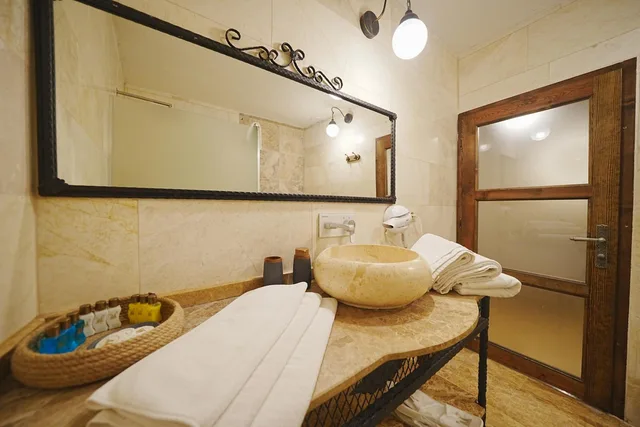 جناح جونيور، Kayra cave suites 3/10