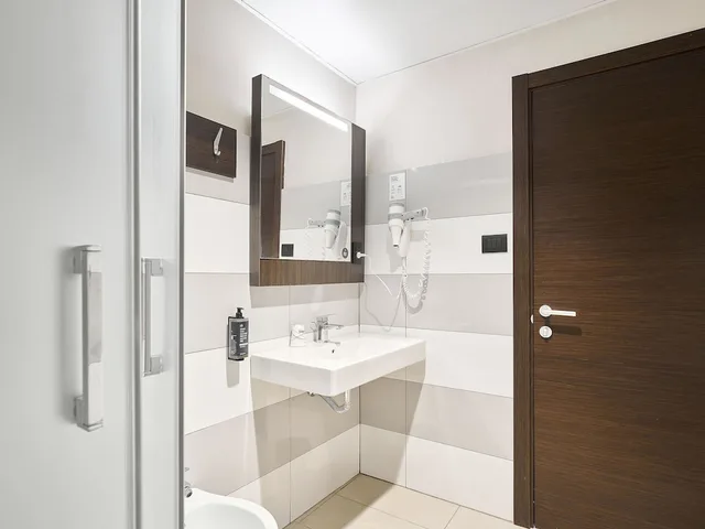 غرفة سوبيريور بسريرين منفصلين، B&B Hotel Napoli 2/5