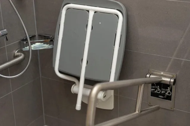 غرفة قياسية بسرير كينج لذوي الإعاقة، Holiday Inn Nottingham 5/5