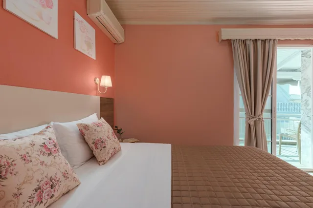 غرفة فاخرة رباعية، Ouzas Hotel 3/10