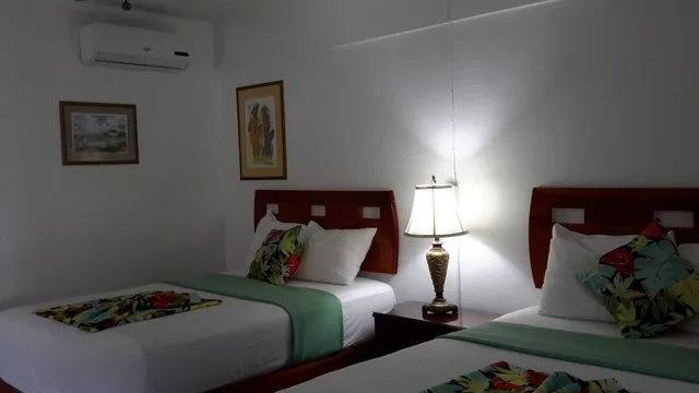 غرفة ثلاثية، Hibiscus Lodge 1/2