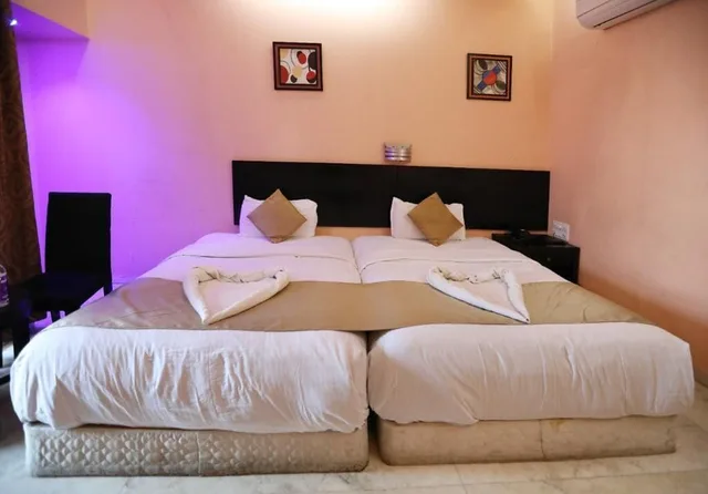 Deluxe, King Bed, Hotel Aristro 3/8